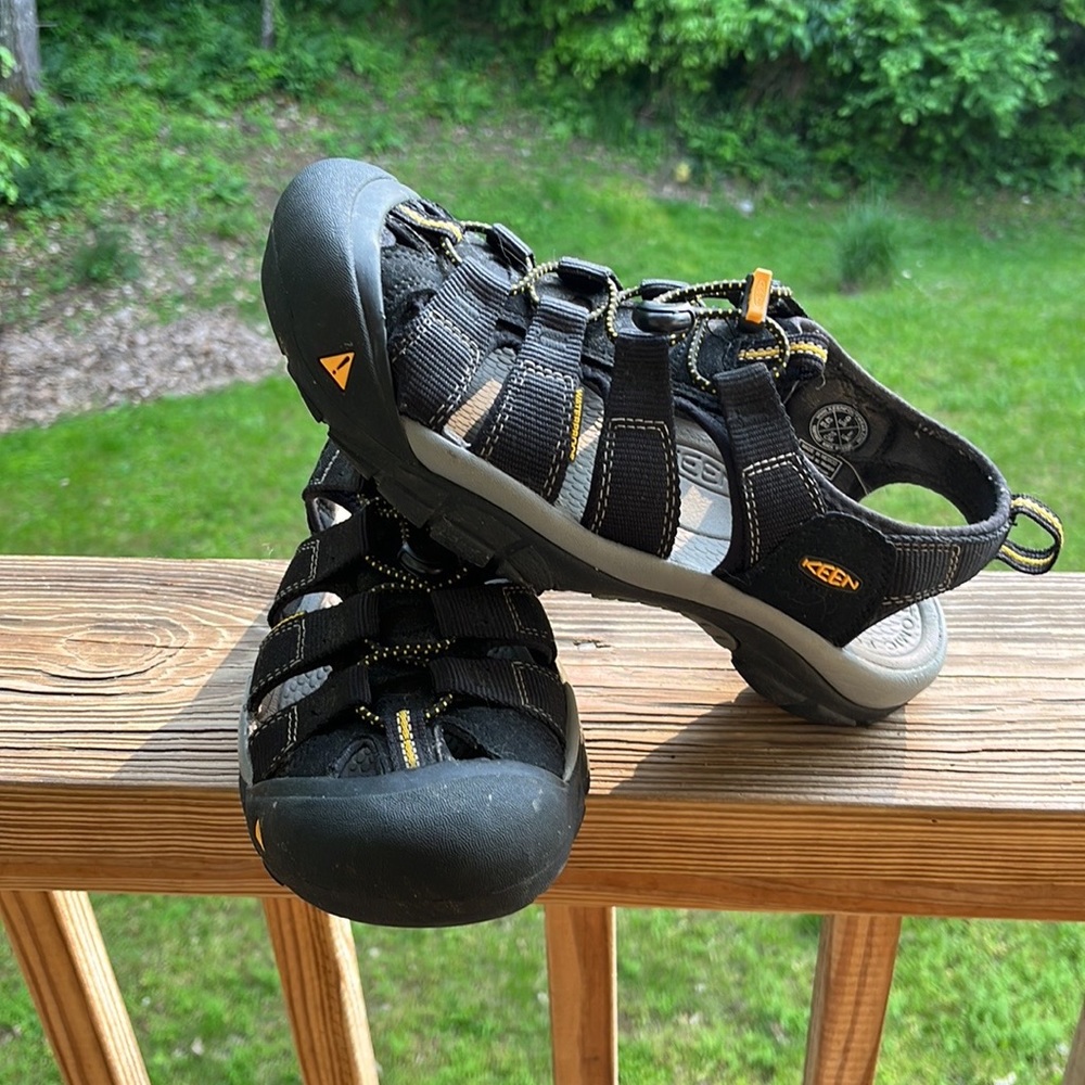 Keen Newport H2, Black, Size 9 (42)